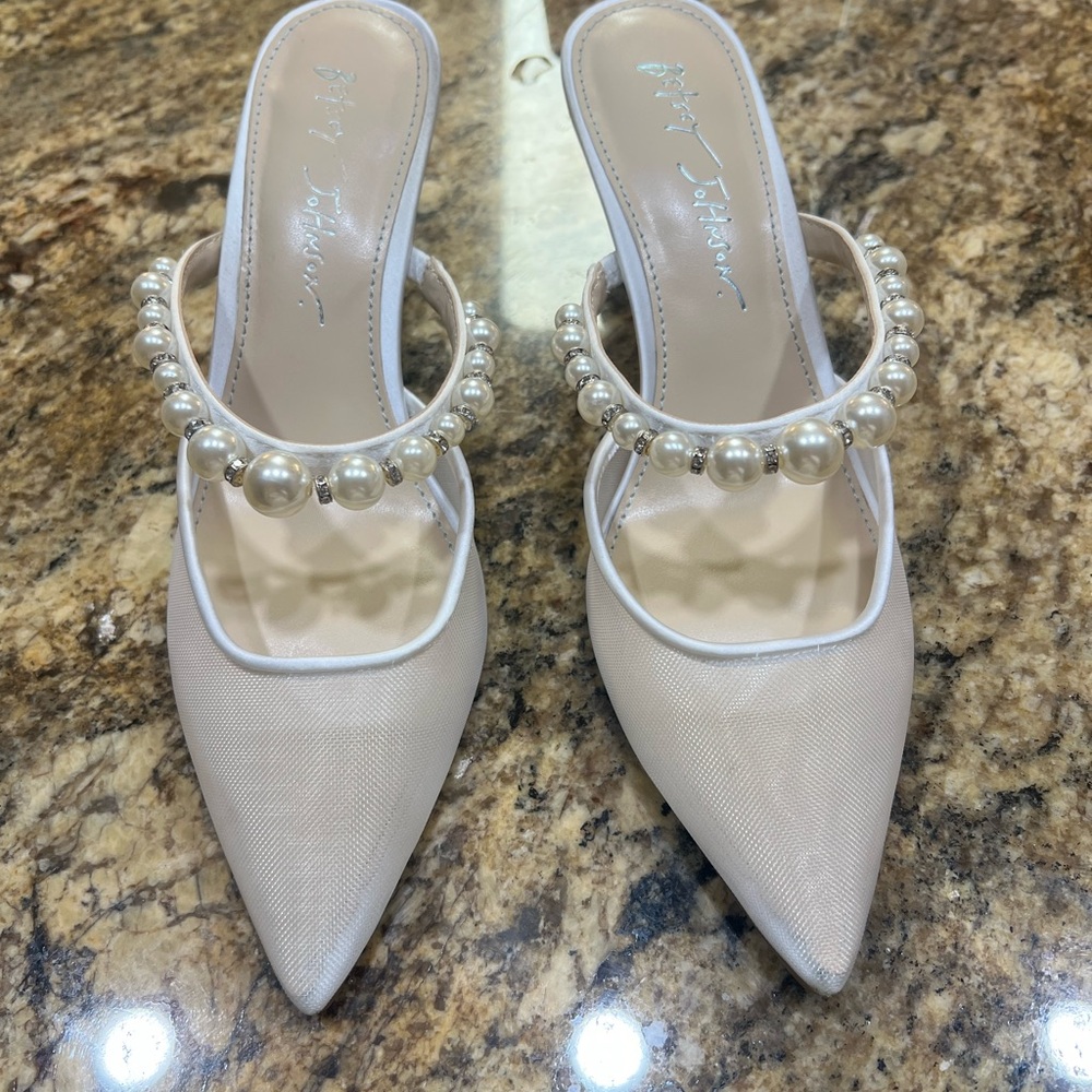 Betsey Johnson Cream Heels with Pearl Accents - Picture 4 of 9